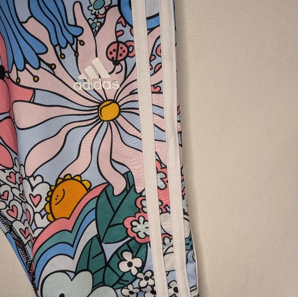 ADIDAS GIRLS Clear Sky 70’s Print Bike Shorts Size M 10/12 - Picture 3 of 8